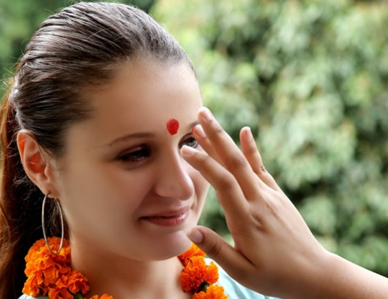 astrology tips,5 benefits of applying tilak on forehead,why tilak is important in hinduism,importance of applying tilak