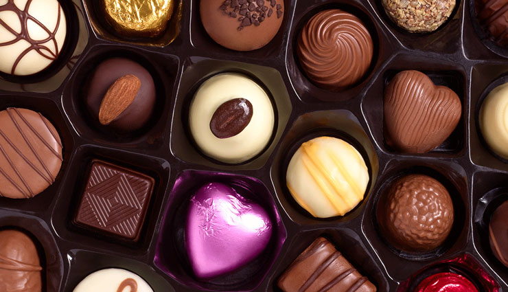 food making bones weak,Health tips,Chocolate,Alcohol,tea,coffee,smoking ,ब्रेड और अन्य बेकरी फूड्स, ज्यादा नमक खाना, चीनी भी है नुकसानदायक, धूम्रपान, चाय, कॉफी और कैफीन वाले आहार, चॉकलेट, सॉफ्ट ड्रिंक्स, अल्कोहल, हेल्थ टिप्स, हड्डियों की कमजोरी 