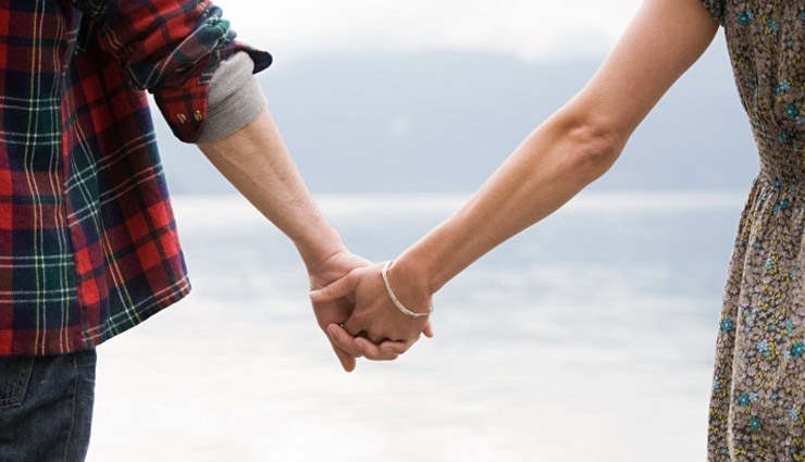 holding hands,benefits of holding hands,relationship tips