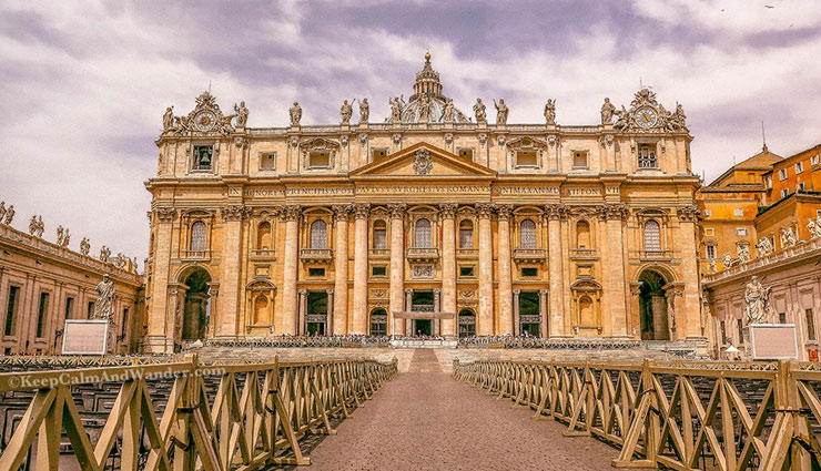 beautiful religious places,religious places in the world ,थाईलैंड, वाट रोंग खुन, इटली, सेंट पीटर्स बेसिलिका चर्च, चीन, द टेंपल ऑफ हेवन, इंडोनेशिया, प्रम्बनन मंदिर, अबू धाबी, शेख जायद ग्रैंड मस्जिद, मास्को, सेंट बेसिल्स कैथेड्रल