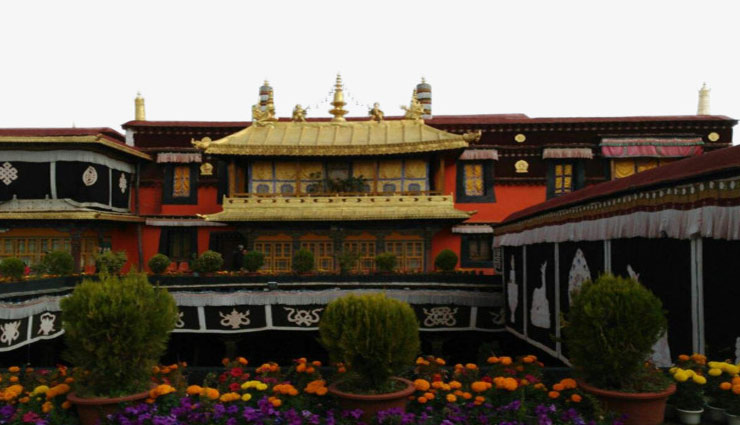 tibet trip,goes these place,potala palace,jokhang mandir,barkhor street,tibet museum,tourist places ,तिब्बत ट्रिप, पोताला पेलेस, बार्खोर स्ट्रीट, जोखांग मदिर, तिब्बत म्यूजियम, पर्यटन स्थल 