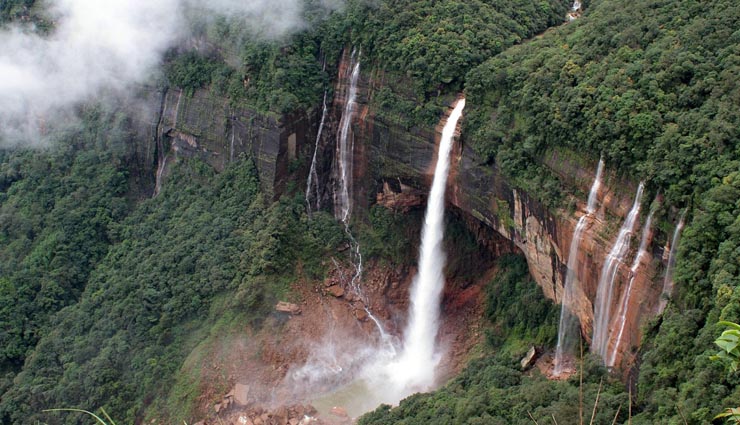 most beautiful places in india,hogenakkal falls,sela pass,bhedaghat,sand dunes,jaisalmer,nohkalikai falls,cherrapunji