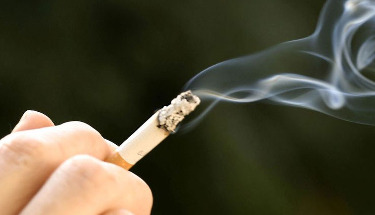 food making bones weak,Health tips,Chocolate,Alcohol,tea,coffee,smoking ,ब्रेड और अन्य बेकरी फूड्स, ज्यादा नमक खाना, चीनी भी है नुकसानदायक, धूम्रपान, चाय, कॉफी और कैफीन वाले आहार, चॉकलेट, सॉफ्ट ड्रिंक्स, अल्कोहल, हेल्थ टिप्स, हड्डियों की कमजोरी 