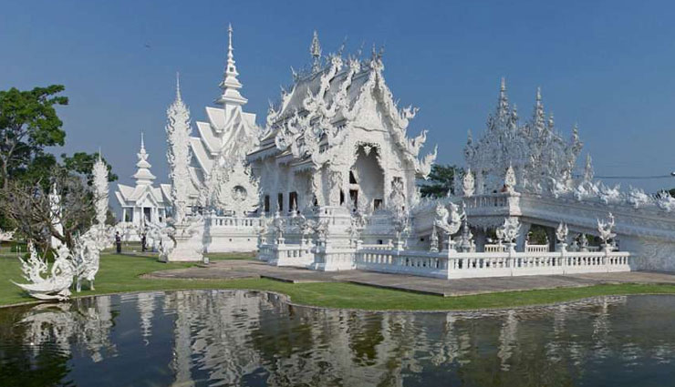 beautiful religious places,religious places in the world ,थाईलैंड, वाट रोंग खुन, इटली, सेंट पीटर्स बेसिलिका चर्च, चीन, द टेंपल ऑफ हेवन, इंडोनेशिया, प्रम्बनन मंदिर, अबू धाबी, शेख जायद ग्रैंड मस्जिद, मास्को, सेंट बेसिल्स कैथेड्रल