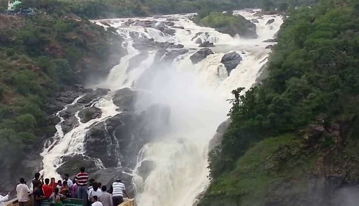 waterfalls near bangalore,bangalore,waterfalls,muthyala maduvu,mekedatu and sangama,chunchi falls,shivanasamudra falls,balmuri falls