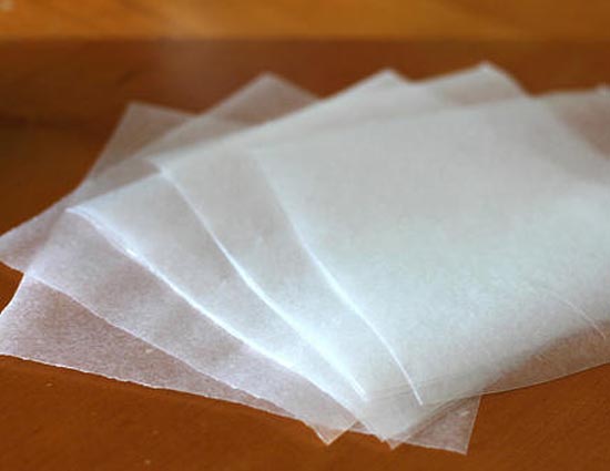 wax paper,uses of wax paper,wax paper clean garden tools,wax paper sweep up dirt and dust,wax paper free a stuck zipper,wax paper create a drip guard,wax paper deflect dust