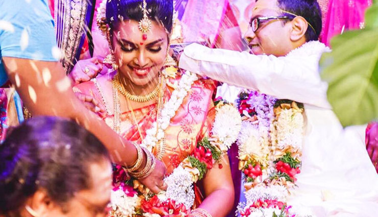 ભારતમાં લગ્ન સાથે સંકળાયેલી વિચિત્ર પ્રથાઓ, જાણી આશ્ચર્યચકિત થઈ જશો