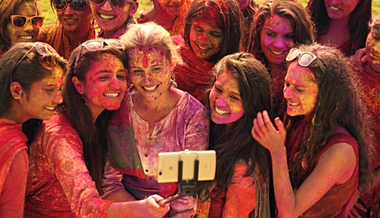 holi,festivals of india,types of people you can see on holi,holi celebration,festival of colors,different kinds of people