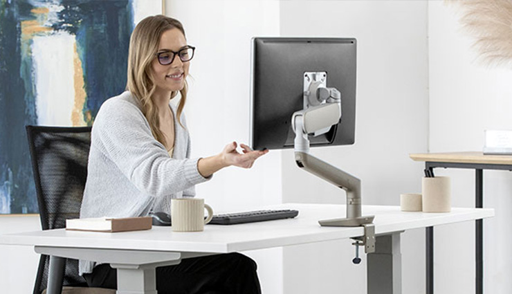 tips to prevent digital eye strain,reduce eye strain from screens,eye strain prevention tips,digital strain relief,protect eyes from screens,digital eye health,screen time eye care,eyes and digital devices,healthy eyes with screens,eye strain remedies