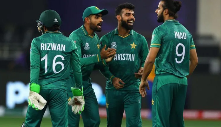 T20 WC : पाकिस्तान ने लगाई हैट्रिक, बाबर ने कोहली को पछाड़ा, राशिद ने बनाया यह रिकॉर्ड
