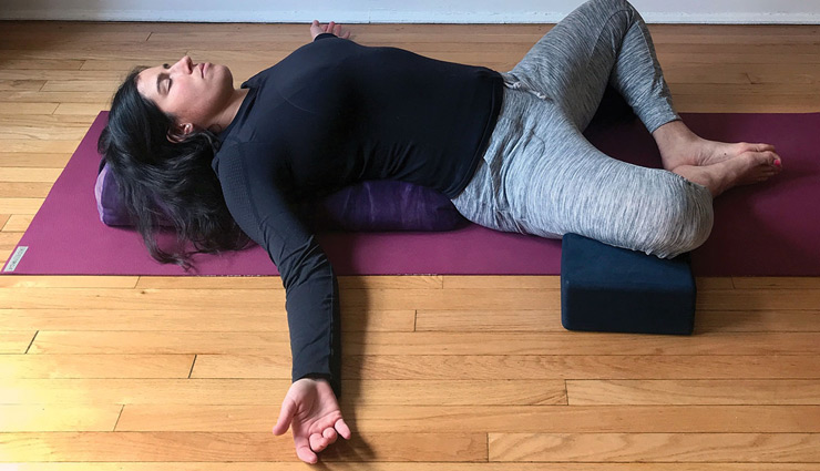 yogasana,yoga,women yoga,girl,teenage,twenties,thirties,forties,supta bandha konasana,chakki chalanasana,marjariasana,sarvangasana,health article in hindi