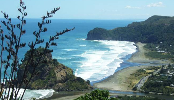 new zealand,bay of islands,napier in hawke’s bay,coromandel peninsula,queenstown,fiordland national park,kaikoura,milford sound,whakarewarewa geothermal valley,waitomo glowworm caves,piha,places to visit in new zealand,attractions in new zealand,new zealand tourism