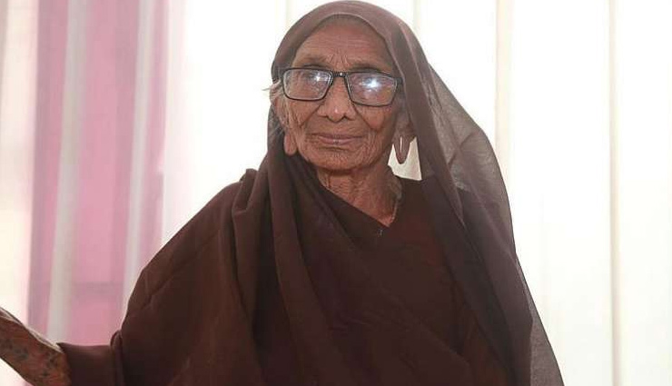 सूरत: कोरोना मरीजों के लिए मिसाल बनी 105 साल की यह महिला, सिर्फ 9 दिनों में ठीक होकर घर लौटी