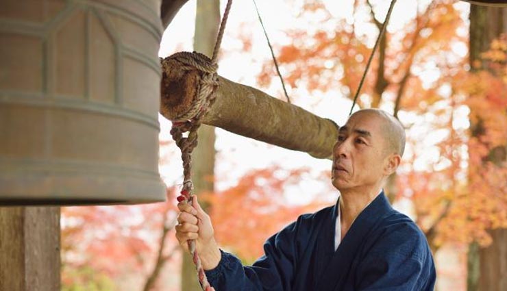 6 amazing new year traditions from around the world,effigy burning in panama,great balls of fire in scotland,red underwear in turkey,108 rings in japan,underwater tree planting in siberia,cemetery sleepover in chile