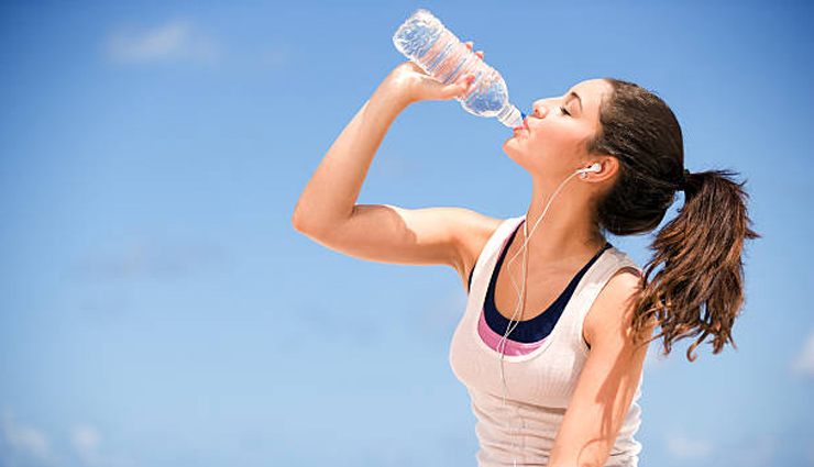 easy tips for hand care,hand care,wrinkle free hand,moisturizer,sanitizer,beautiful hands,beauty news in hindi