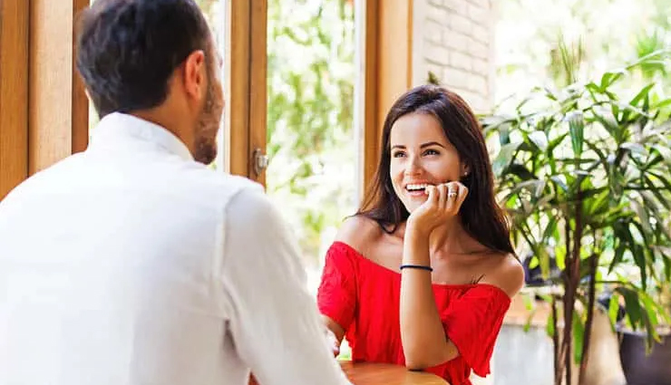 impress a girl on first date,first date tips,how to make a good impression on a date,first date conversation starters,build attraction on a first date,dating advice for men,romantic first date ideas