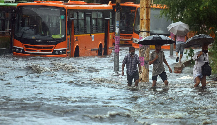 दिल्ली में फिर रिकॉर्ड तोड़ बारिश, कई इलाकों में जलभराव; मौसम विभाग ने जारी किया ऑरेंज अलर्ट 