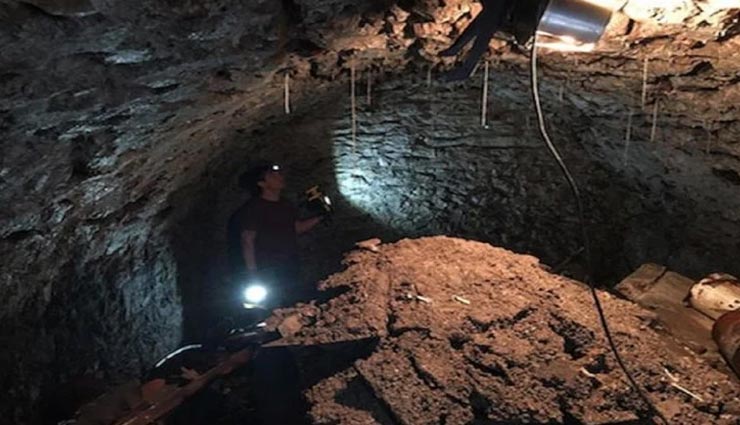 लॉकडाउन की बोरियत के कारण घर में मिली 120 साल पुरानी 'गुप्त' सुरंग weird news,weird incident. lockdown,coronavirus,man discover tunnel