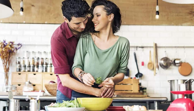 बोरिंग लाइफ में फिर लगाना है रोमांस का तड़का! पार्टनर के लिए खुद में लाएं ये बदलाव romance,love life,life partner,boring life,husband,wife,lovers,trip,conversation,memories,fight,relationship article in hindi