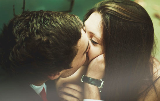 first kiss,love,lust,signs of love,signs of lust,relationships,quality time,fantasy