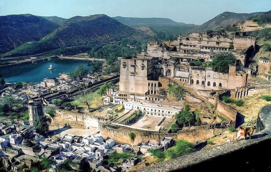 holidays,rajasthan,places of rajasthan,Bundi,Baroli temples,Bhainsrorgarh,Kumbhalgarh,Ranakpur Temple,Road trip