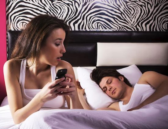 Habits that Men Hate,Checking his phone,Multiple Calls,Quizzing,Insecurity