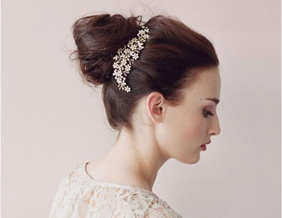 holidays,clothes avoided at airport,Heavy Jackets,Lace Shoes,Metal Accessories,Hair Accessories,Luggage