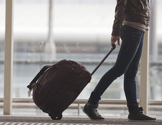 holidays,clothes avoided at airport,Heavy Jackets,Lace Shoes,Metal Accessories,Hair Accessories,Luggage