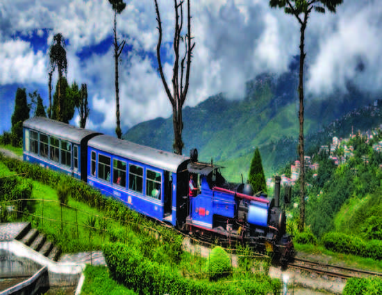 holidays,hill stations in india,Manali Himachal Pradesh,Darjeeling West Bengal,Srinagar Jammu and Kashmir,Shimla Himachal Pradesh,Nainital Uttarakhand,Ooty Tamil Nadu