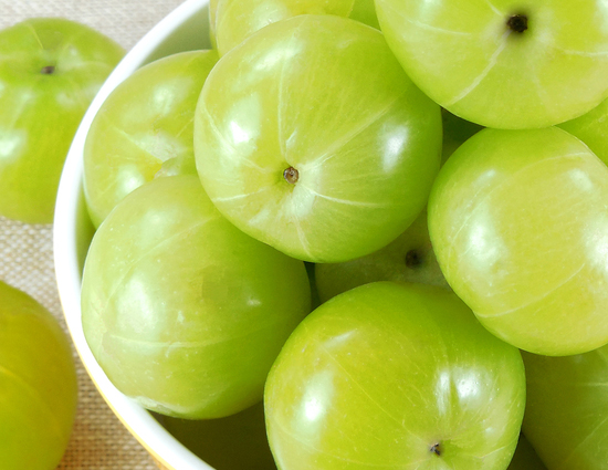 beauty,hair treatment,hairfall,hairfall problem,controll hair fall,Amla in hairfall,onion juice in hairfall,coconut oil in hairfall,aloe vera in hairfall,beet root juice in hairfall,home remedies in hairfall