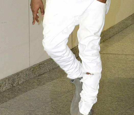 fashion trends,fashion,white jeans,white jeans fashion,casual look white jeans,street style white jeans