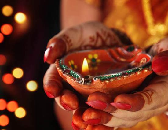 इन मन्त्रों से लक्ष्मी को रिझाएं