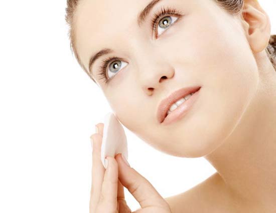 कुछ इस तरह करें मेकअप beauty tips,beauty,makeup tips,sunscreen in makeup,cleanser in makeup,foundation in makeup,eyes makeup,lips makeup