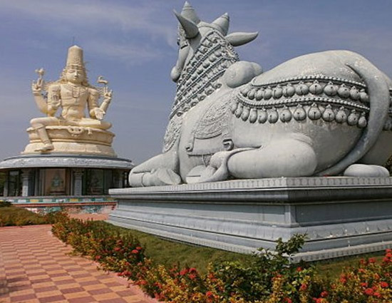 नंदी शिवलिंग की ओर ही मुख करके क्यों बैठता है?