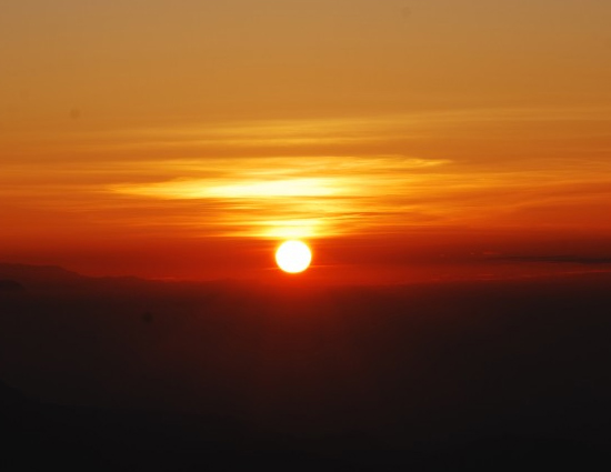 holidays,amazing sunrise spots,sunrise spots in india,radhanagar beach havelock island,kanyakumari,tiger hills,taj mahal