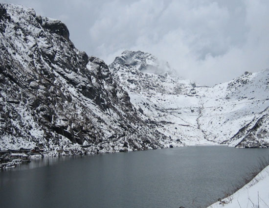 holidays,beautiful lakes of sikkim,tsomgo lake,menmecho lake,khecheopalri lake,karthok lake,samiti lake