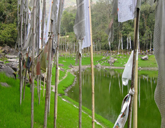 holidays,beautiful lakes of sikkim,tsomgo lake,menmecho lake,khecheopalri lake,karthok lake,samiti lake