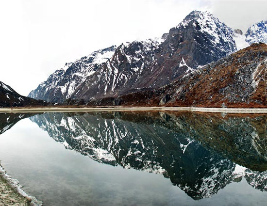 holidays,beautiful lakes of sikkim,tsomgo lake,menmecho lake,khecheopalri lake,karthok lake,samiti lake