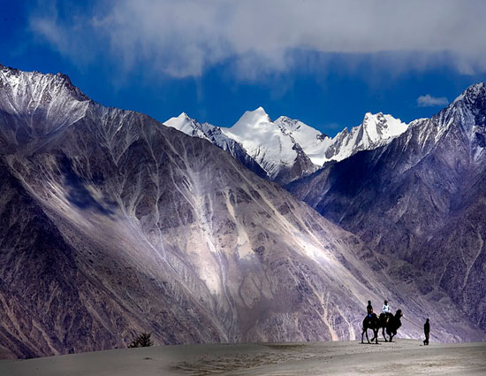 holiday,best places in india,varanasi,zanskar valley,thar desert,sindhudurg,nubra valley,udaipur,athirappilly fall,andaman and nicobar islands,chettinad,chittorgarh fort