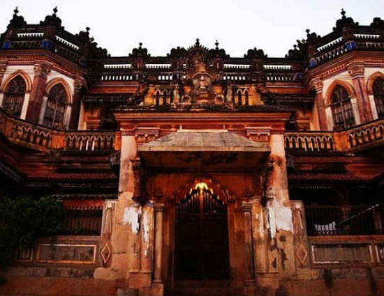 holiday,best places in india,varanasi,zanskar valley,thar desert,sindhudurg,nubra valley,udaipur,athirappilly fall,andaman and nicobar islands,chettinad,chittorgarh fort