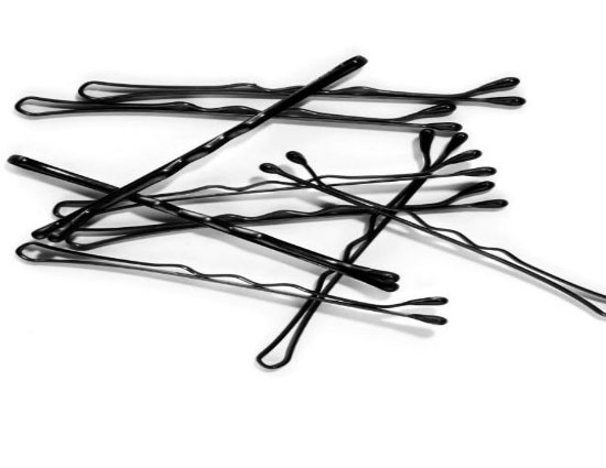 holidays,dresses to be avoided at an airport,maxi dresses,bobby pins,cargo pants,metal bracelets