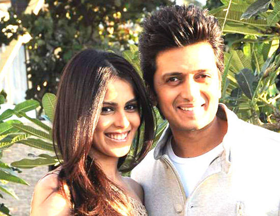 bollywood,things you should know about bollywood most adorable couple- ritesh deshmukh and genelia d souza,anniversary special,ritesh deshmukh,geneli d souza,bollywood couple