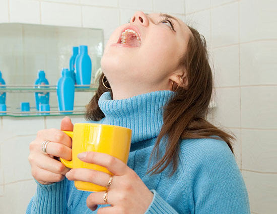 healthy living,5 ways to fight sore throat,sore throat,tips to fight cough,tea,cough syrup,gaggles