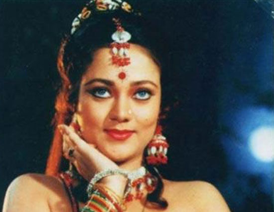 bollywood,Bollywood actresses,5 actresses who left silver screen after marriage,saira bano,neetu singh,mandakini,geneila d souza,twinkle khanna,home making