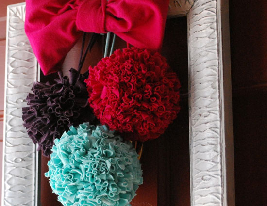 4 ways to recycle old clothes,diy ways to use old clothes,old shirts,old t-shirts,pom poms,bags,handmade bags,hand gloves,woman top