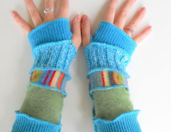 4 ways to recycle old clothes,diy ways to use old clothes,old shirts,old t-shirts,pom poms,bags,handmade bags,hand gloves,woman top