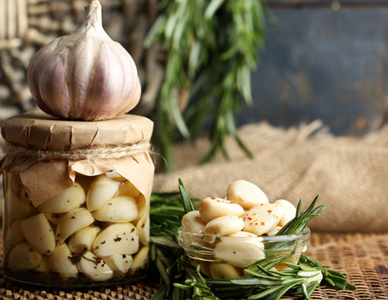 health benefits,5 amazing health benefits of garlic,garlic,garlic as medicine,weight gainer,immune system,vitamin c,treating cardiovascular disease,fungal and vaginal infection