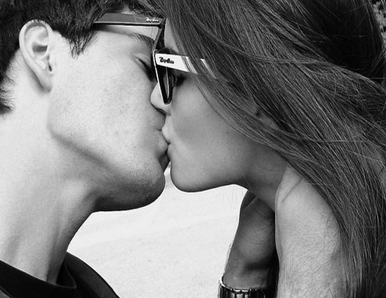 love,valentines day,longing for a kiss- know its meaning first,kiss meanings,valentines week,kiss day