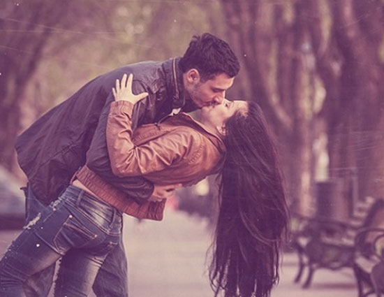 8 different types of kisses with amazing meanings,cheek kiss,forehead kiss,hand kiss,jaw kiss,lizard kiss,earlobe kiss,french kiss,vampire kiss