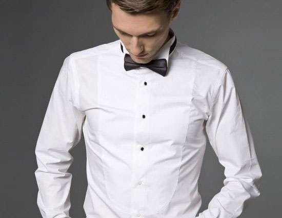 men fashion,4 events when white is the best suited color for men,whit shirt for men,occasions to wear white shirt,office,interview in white shirt,white shirt for date night,white shirt for wedding